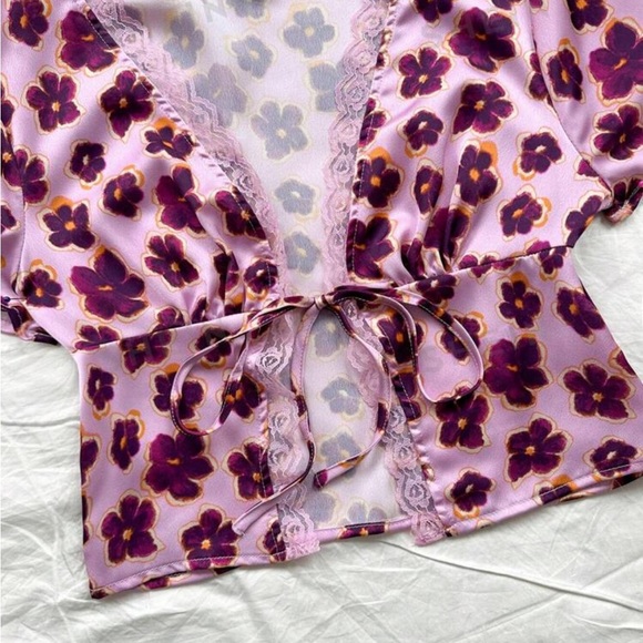 Floral tie top 🌸 - Picture 3 of 5